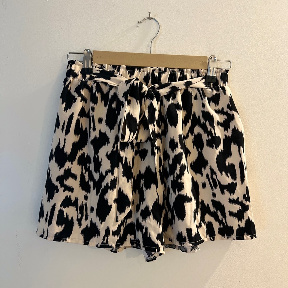 SHEIN Black and Cream Patterned Shorts